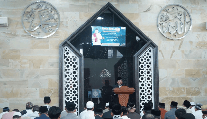 Ketua DPRD Kota Bogor Sampaikan Khutbah Idul Adha di Masjid Baitussalam TTC