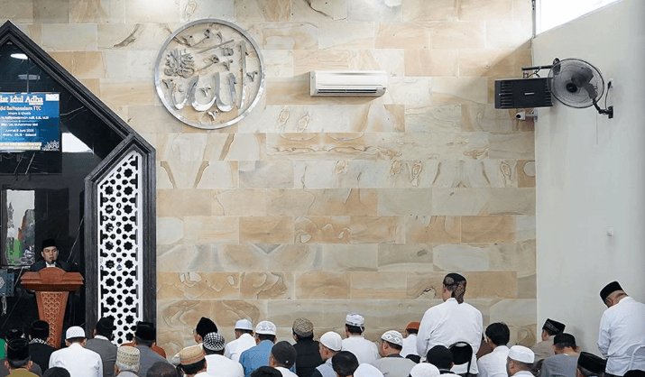 Ketua DPRD Kota Bogor Sampaikan Khutbah Idul Adha di Masjid Baitussalam TTC
